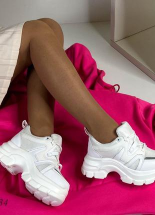 Кроссовки на высокой утолщенной подошве белые танкетка платформа