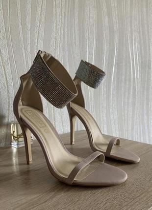 Босоніжки 40 розмір бежеві