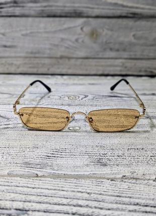 Солнцезащитные очки прямоугольные, золотистые, унисекс  в золотистой  оправе ( без бренда )2 фото