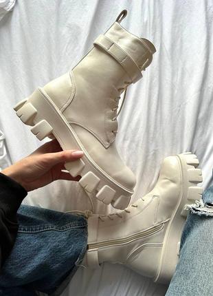 Boyfriend boots white