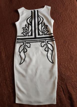 Сукня середньої довжини