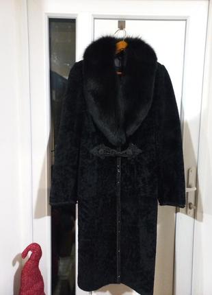 Мутон з вишивкою