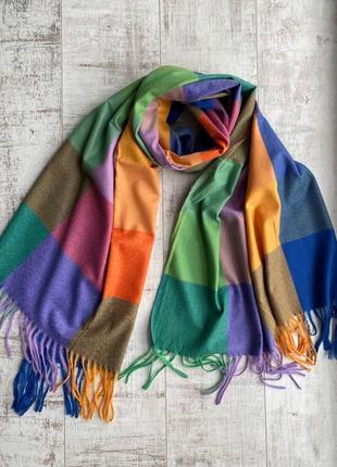 Довгий шарф в кольорову клітинку