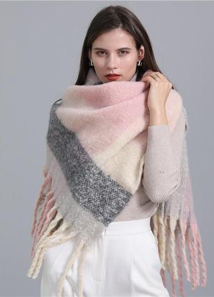 Теплый стильный шарф с бахромой пудрово-розовый2 фото