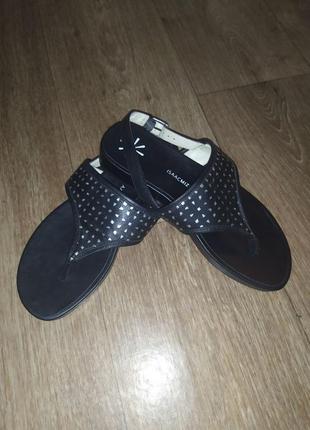 Шкіряні фірмові босоніжки