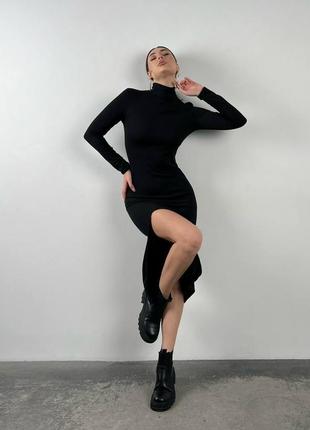 Трендовое базовое женское платье миди в рубчик и с разрезом2 фото