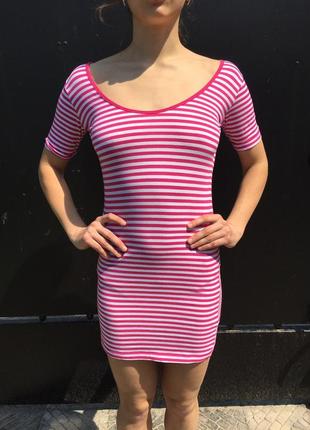 Сукня по фігурі обтягуюча у вертикальну смужку