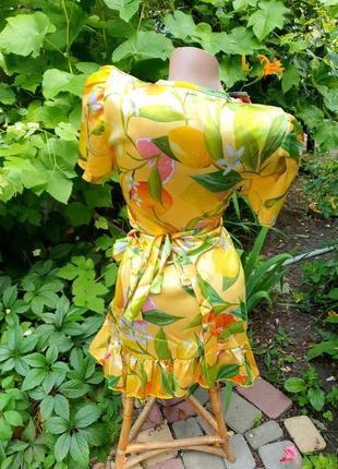 Атласное яркое платье в лимоны boohoo xs-s-m7 фото
