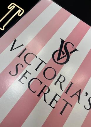 Красивая подарочная брендовая розовая коробка victorias secret для пижамы виктория сикрет (vs) на подарок ж2 фото