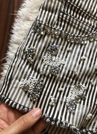 Джинсовые шорты с аппликацией из бисера и камней дорогого бренда juicy couture