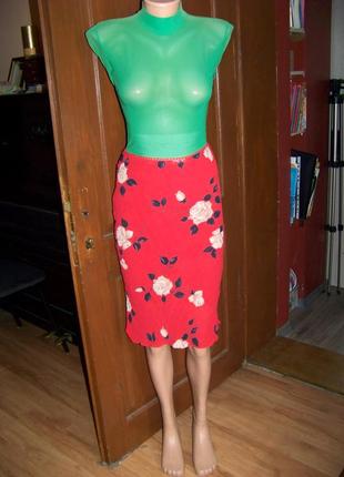 Красная шифоновая в белые розы на подкладке юбка-карандаш