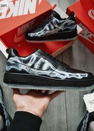 Чоловічі кросівки 
purple and lime green nike running shoes