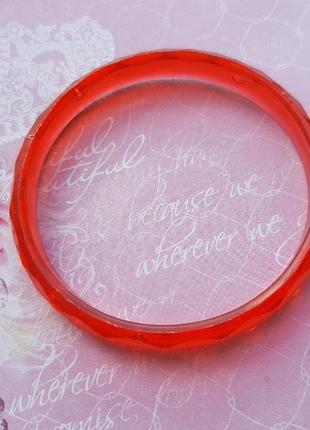 Браслет на руку пласт красный прозрачн бижутер украш полупрозр