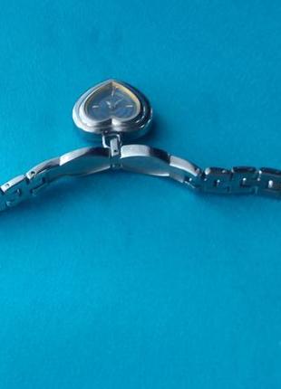 Часы женские q&q water resistant ,виде банта с кулоном.7 фото