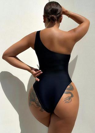 Чорний суцільний купальник на одно плече s,m,l