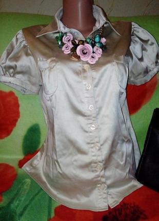 Красивая атласная блуза золотистого цвета