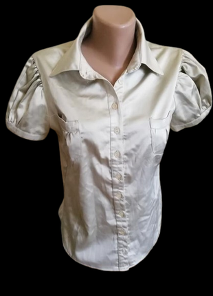 Красивая атласная блуза золотистого цвета