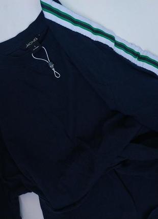 Футболка с лампасами на завязках на талии