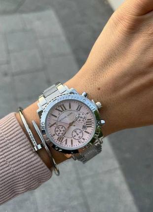 Красивые нежные женские часы серебряные с розовым цветом циферблата