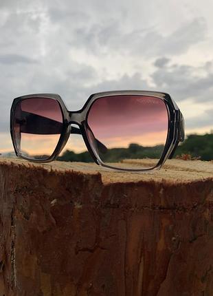 Солнцезащитные очки 🕶