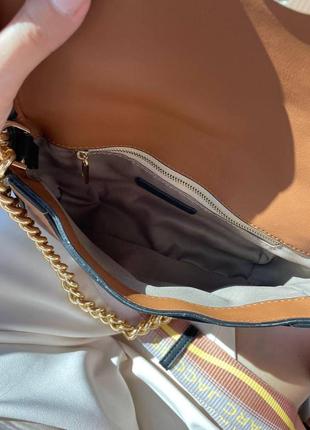 Женская сумка  the j  shoulder bag марк джейкобс бежевая с коричневым эко-кожа9 фото