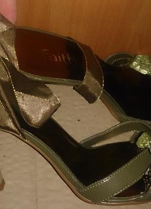 Стильні зелені босоніжки квітка р39 faith solo