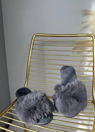 Домашні пушисті капці з відкритим носком сірі
