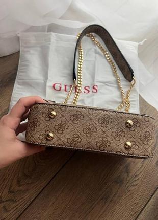 Сумка guess монограмна на ланцюжку3 фото