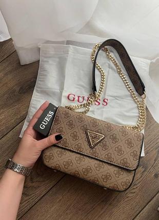 Сумка guess монограмна на ланцюжку1 фото