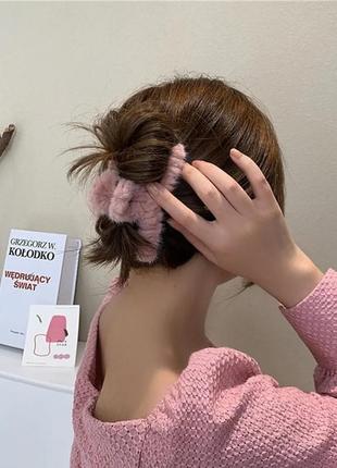 Пухнастий крабик для волосся