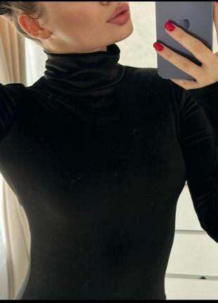 Платье миди приталенного силуета по спинке молния воротник стойка рукав длинный прямой юбка с разрезом сбоку ткань бархат