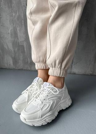 Идеальные белые кроссовки на массивной подошве женские9 фото