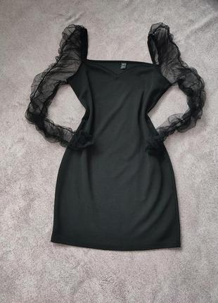 Черное платье