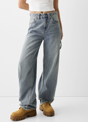 Трендовые широкие джинсы