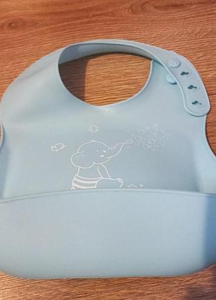 Слюнявчик силиконовый