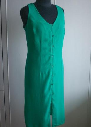 Очень красивое зеленое платье-сарафан миди, свободного кроя, на пуговках