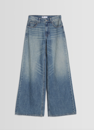 Стильные потертые широкие джинсы