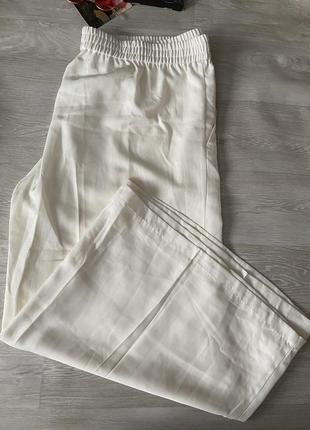 Белые широкие брюки на резинке2 фото
