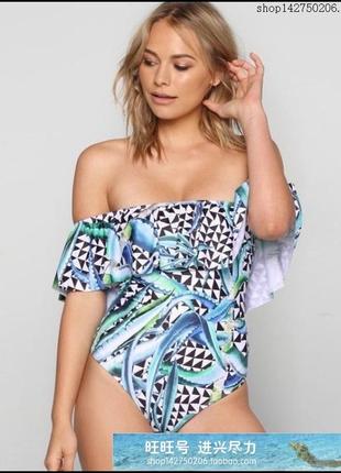 Сдельный купальник с оборкой