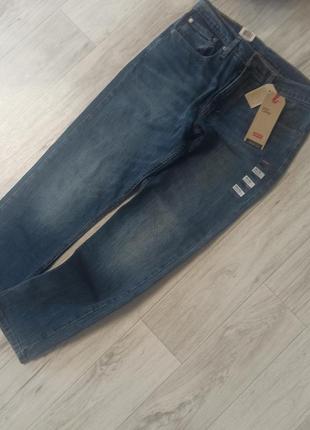 Джинсы фирмы levi's