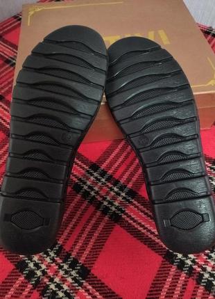 Туфли на низком ходу.