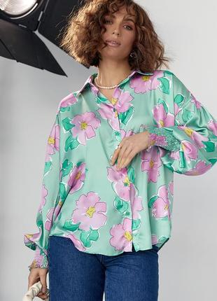 Шелковая блуза на пуговицах с узором в цветы
