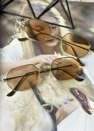 Сонцезахисні окуляри восьмикутні коричневі в золотій оправі