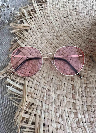 Солнцезащитные очки. розовые в золотой оправе1 фото