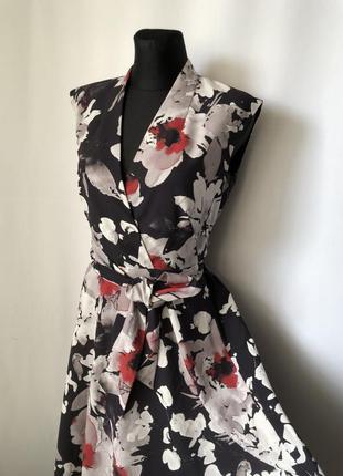 Hobbs london платье в винтажном стиле 70х на запах черное с крупными цветами пояс