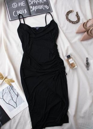 Актуальное длинное черное платье на бретелях со сборкой2 фото