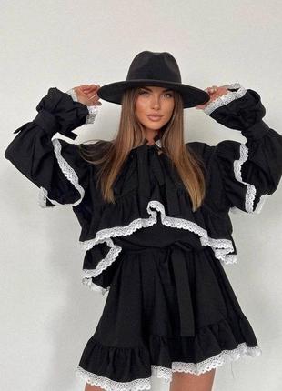 Платье с кружоном