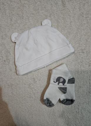 Шапочка и носочки для новорожденных
