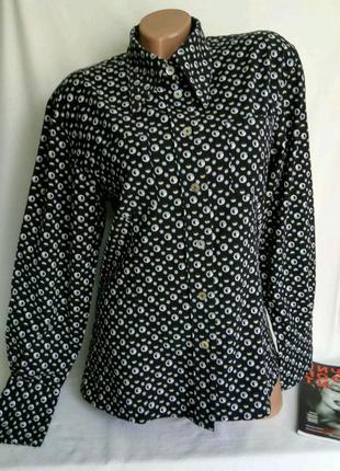 Приталенная рубашка с широкими манжетами и принтом р. s / m , от qs