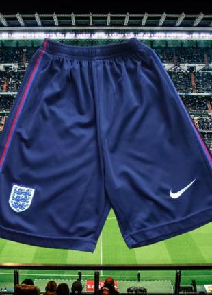 Спортивные шорты